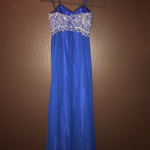 Prom dress - Picture 2 of 4